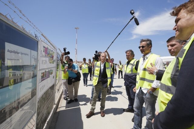 Μητσοτάκης: Επιθεώρησε τα έργα στο αεροδρόμιο Σαντορίνης