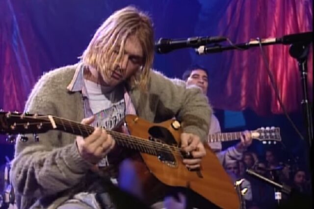 Κερτ Κομπέιν: Προς 6 εκατ. δολάρια πουλήθηκε η κιθάρα του στη συναυλία Nirvana MTV Unplugged