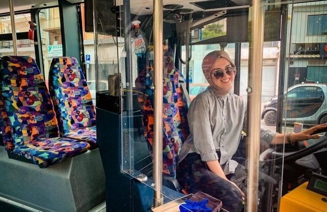 Νεσλιχάν Κιοσέ: Στα 22 της στο τιμόνι του αστικού ΚΤΕΛ Κομοτηνής