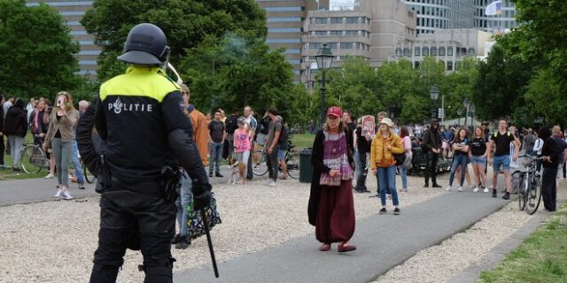 Ολλανδία: Συλλήψεις σε συγκέντρωση κατά των μέτρων κοινωνικής αποστασιοποίησης
