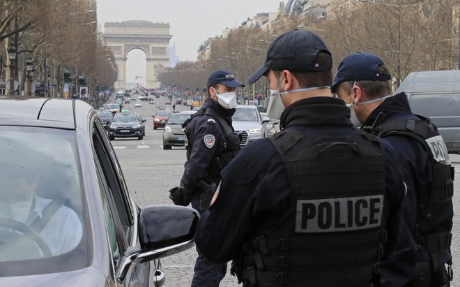 Λήξη συναγερμού στο Παρίσι: Αβάσιμες οι αναφορές για ένοπλο