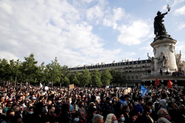 Γαλλία: Διαδηλώσεις με έντονο συμβολισμό για τον Φλόιντ