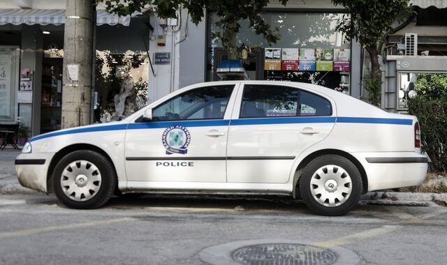 Κρήτη: Αυτοκίνητο “καρφώθηκε” σε βιτρίνα