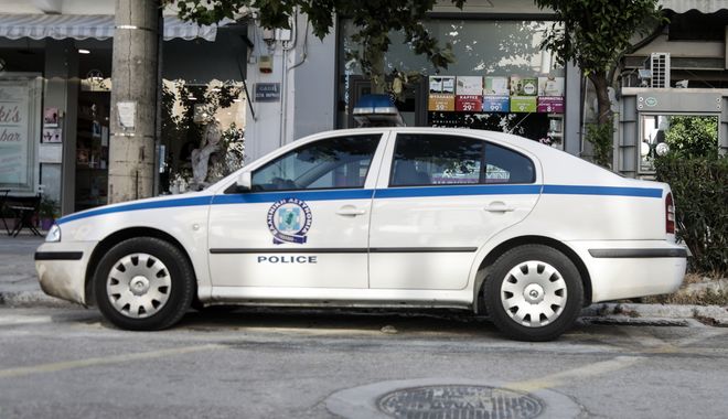 Κρήτη: Αυτοκίνητο “καρφώθηκε” σε βιτρίνα