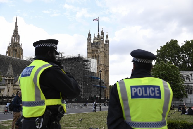 Κορονοϊός – Βρετανία: Δεύτερη επίθεση κατά αστυνομικών από συμμετέχοντες σε πάρτι