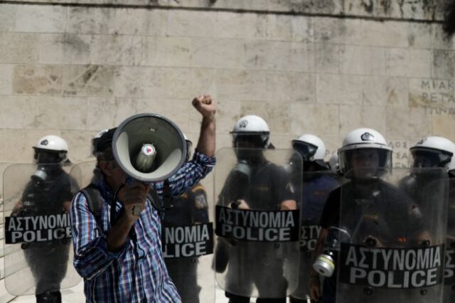 Νομοσχέδιο για διαδηλώσεις: Εκσυγχρονισμός με “μετάφραση” διαταγμάτων της Χούντας;