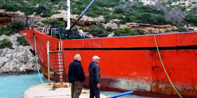 Προσάραξη φορτηγού πλοίου με σημαία Τουρκίας στο Μαντούδι