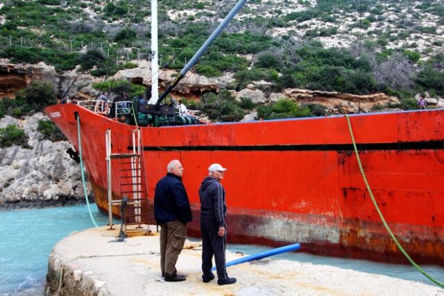 Προσάραξη ταχύπλοου με 8 επιβαίνοντες στον Σαρωνικό