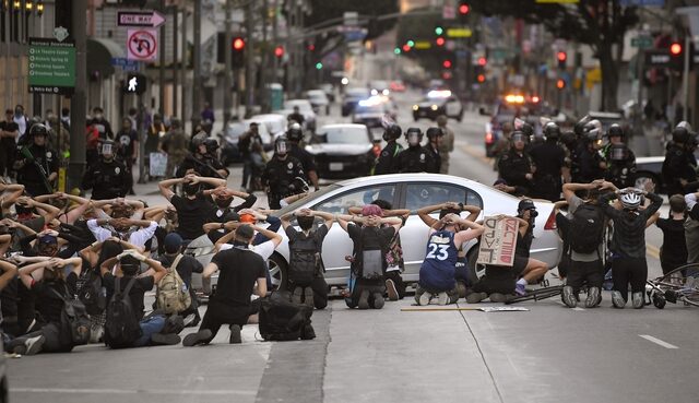 Αποτροπιασμός στο Λος Άντζελες: Αστυνομικός πυροβόλησε ανάπηρο άστεγο, στο πρόσωπο