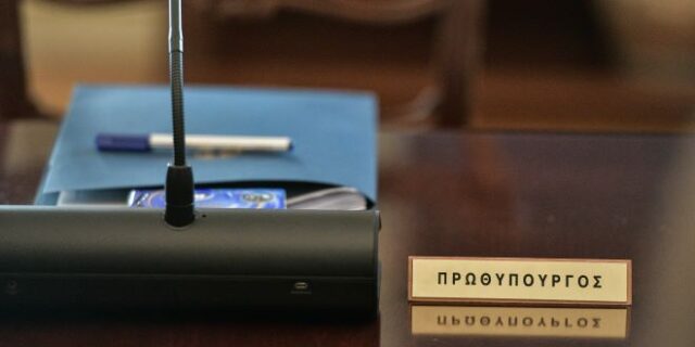 Ανασχηματισμός: Οι μετακινούμενοι, οι “καρφωμένοι”, οι καραμπόλες και τα “τρίγωνα”