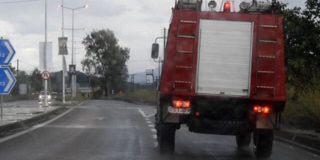 Αυτοκίνητο πήρε φωτιά εν κινήσει στην Εθνική οδό – Σώθηκε ο οδηγός