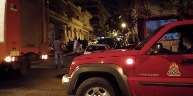 Καμένα Βούρλα: Στις φλόγες εγκαταλελειμμένο ξενοδοχείο – Άμεση επέμβαση της Πυροσβεστικής