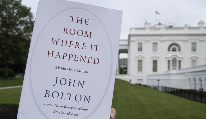 Κυκλοφορεί κανονικά το εκρηκτικό βιβλίο του Μπόλτον- Μαινόμενος ο Τραμπ