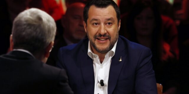 Το τερμάτισε ο Σαλβίνι: “Δεν θέλω να κυνηγήσει κανείς τον γιο μου με μια σύριγγα εμβολίου”