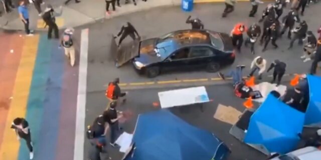 Σιάτλ: Οδηγός έριξε το αυτοκίνητό του σε διαδηλωτές και άνοιξε πυρ