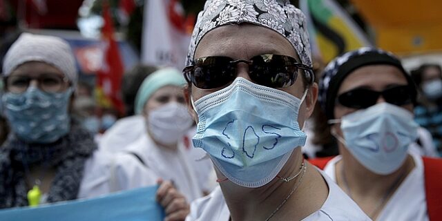 Γαλλία: Αγρια καταστολή στην πορεία των υγειονομικών στο Παρίσι