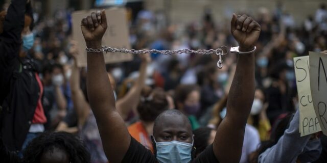 Δολοφονία Φλόιντ: Χιλιάδες άνθρωποι στην Ισπανία διαδήλωσαν με κεντρικό σύνθημα “I Can’t Breathe”