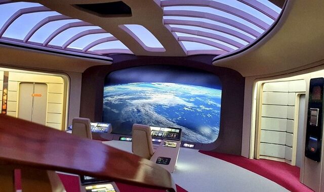 Φαν του “Star Trek” έφτιαξε εντυπωσιακό αντίγραφο του διαστημόπλοιου Enterprise