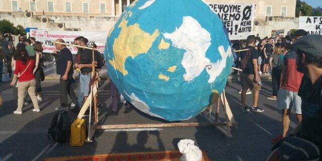 Συγκέντρωση στο Σύνταγμα κατά του περιβαλλοντικού νόμου