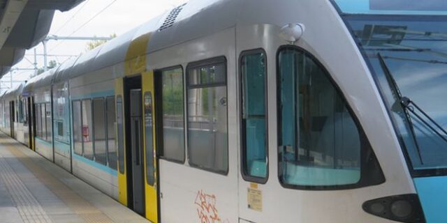 Αμαξοστοιχία παρέσυρε και τραυμάτισε άτομο κοντά στο Κιάτο