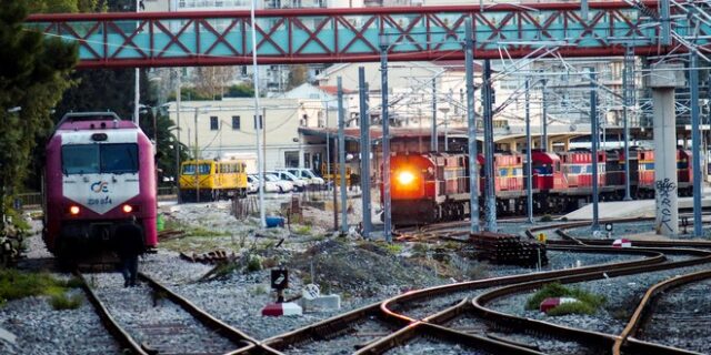Μεγάλη ταλαιπωρία για επιβάτες τρένου με προορισμό τη Θεσσαλονίκη – Εκατοντάδες εγκλωβισμένοι