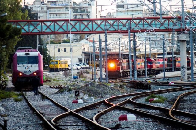 Μεγάλη ταλαιπωρία για επιβάτες τρένου με προορισμό τη Θεσσαλονίκη – Εκατοντάδες εγκλωβισμένοι