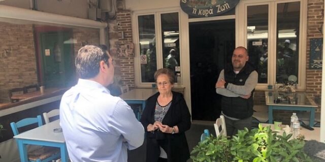 Καισαριανή: Επίσκεψη Τσίπρα σε καταστήματα εστίασης