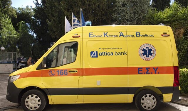 H Attica Bank παρέδωσε στο ΕΚΑΒ ένα ασθενοφόρο
