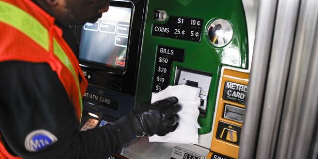 ΗΠΑ: 4 στους 10 πλένουν τρόφιμα με χλωρίνη, εισπνέουν ή καταπίνουν καθαριστικά