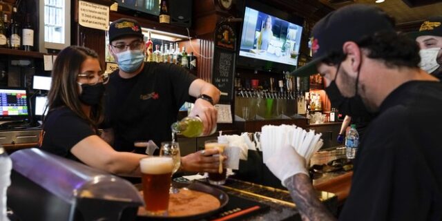 ΗΠΑ: Ο κυβερνήτης της Καλιφόρνια διατάζει το κλείσιμο των μπαρ στο Λος Άντζελες