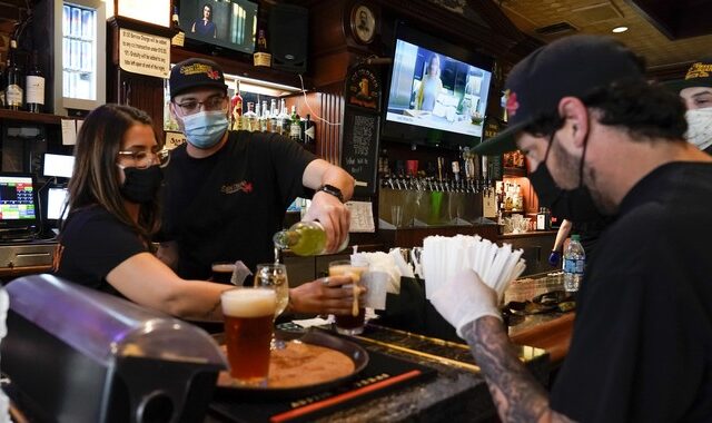 ΗΠΑ: Ο κυβερνήτης της Καλιφόρνια διατάζει το κλείσιμο των μπαρ στο Λος Άντζελες