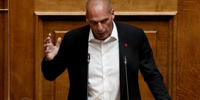 Βαρουφάκης: Το νομοσχέδιο εξυπηρετεί συγκεκριμένα ιδιωτικά συμφέροντα