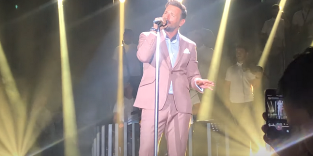 Με αποστάσεις και ανοιχτή οροφή η πρεμιέρα του Νίκου Βέρτη