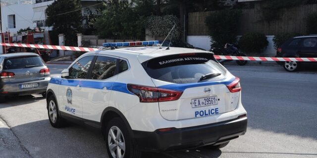 Νεκρή βρέθηκε μία γυναίκα μέσα στο σπίτι της στην Βούλα
