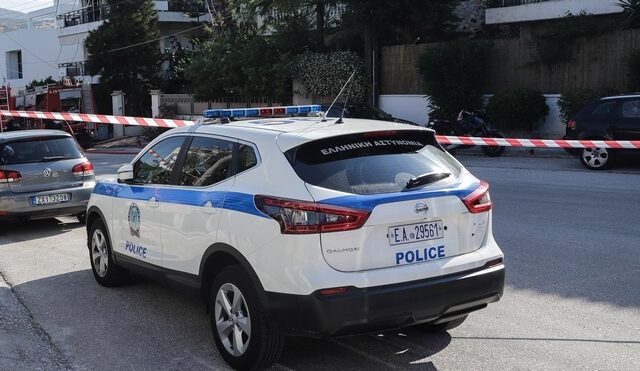 Νεκρή βρέθηκε μία γυναίκα μέσα στο σπίτι της στην Βούλα