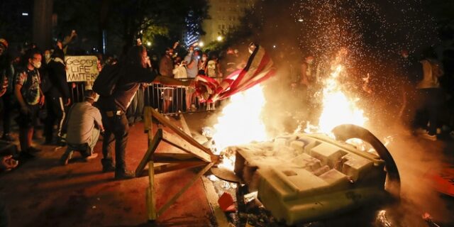 Δολοφονία Τζορτζ Φλόιντ: Χάος στις ΗΠΑ – Φυγαδεύτηκε ο Τραμπ