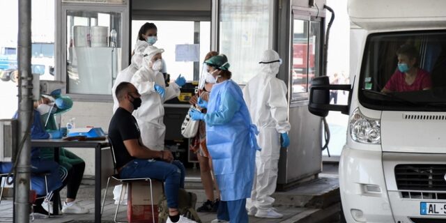 Σήμα κινδύνου από τους επιστήμονες: “Αν συνεχίσουμε έτσι θα έχουμε δεύτερο κύμα τον Αύγουστο”