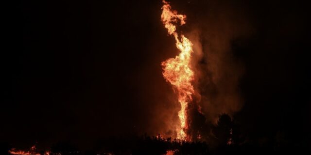 Φωτιά στην Κορινθία: Ολονύχτια μάχη – Ενισχύσεις ακόμα και από την Β. Ελλάδα