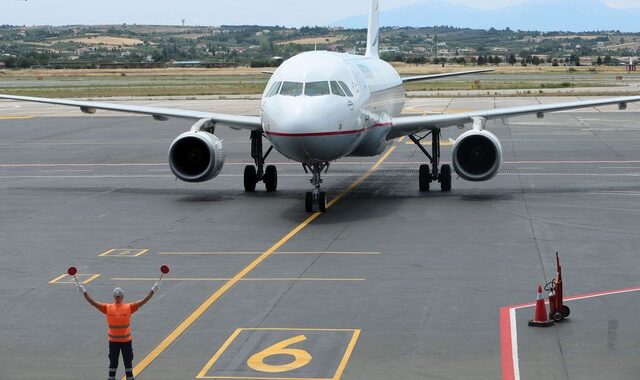 Τι ισχύει με την απαγόρευση πτήσεων από Σερβία και Βρετανία – Ποιοι εξαιρούνται