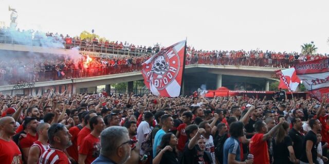 Ολυμπιακός – ΑΕΚ 3-0 και φιέστα τίτλου έξω από το Καραϊσκάκη