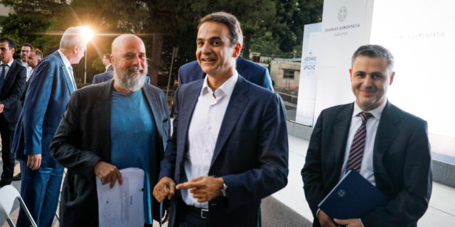 Το Ίδρυμα Σ. Νιάρχος προφέρει 15,1 εκατ. ευρώ για ΜΕΘ