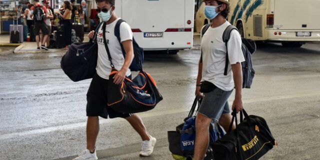 Κορονοϊός: Κρούσματα σε 14 διαφορετικούς νομούς – Πού εντοπίζονται
