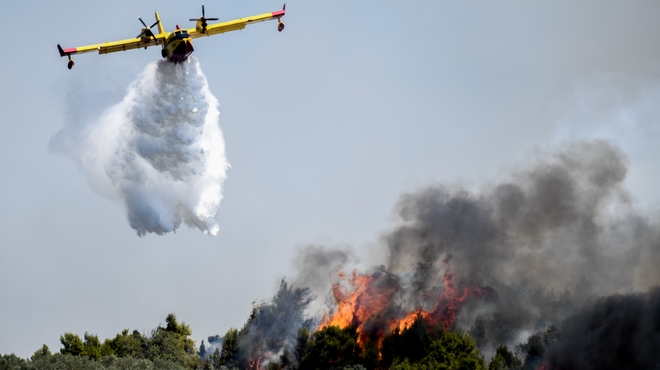 Φωτιά στην Κορινθία: Μάχη με τις φλόγες – Εκκενώθηκε ο οικισμός Ντράσσα