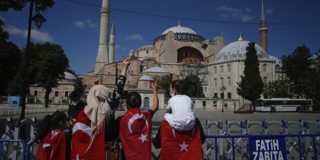 Αγία Σοφία: Έκκληση Ακαδημαϊκών για την προστασία του μνημείου