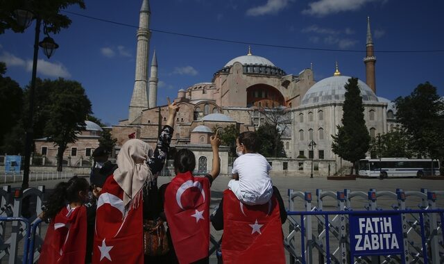 Αγία Σοφία: Έκκληση Ακαδημαϊκών για την προστασία του μνημείου