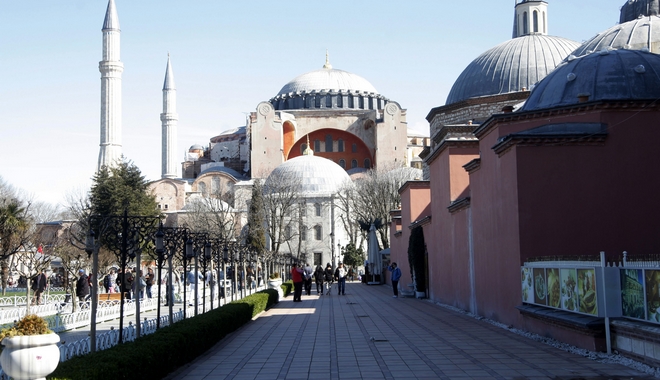 Αγία Σοφία: Άρχισαν οι προετοιμασίες για τη μετατροπή της σε τζαμί