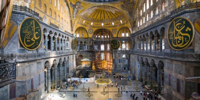 Γαλλία: Η Αγία Σοφία να παραμείνει ανοιχτή για όλους