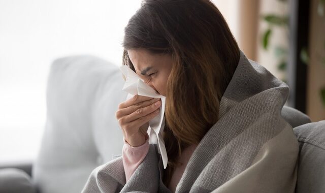 Το ξενύχτι επιβαρύνει το άσθμα και τις αλλεργίες στους εφήβους, σύμφωνα με νέα έρευνα