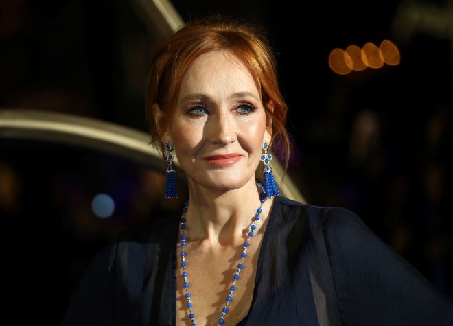 JK Rowling: Αντιδράσεις για το νέο της μυθιστόρημα που περιλαμβάνει τρανς δολοφόνο