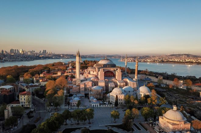 Τουρκία: Η κυβέρνηση εξετάζει αυστηρότερο lockdown για να σώσει την τουριστική περίοδο